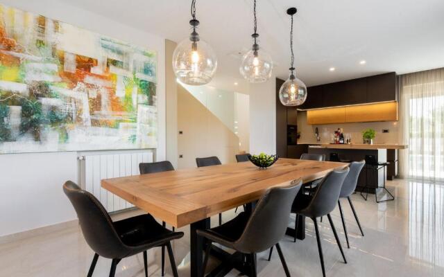 Luxurious Villa Laurea