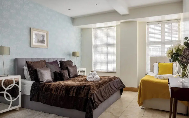 Park Lane 4-bed Mayfair Family House