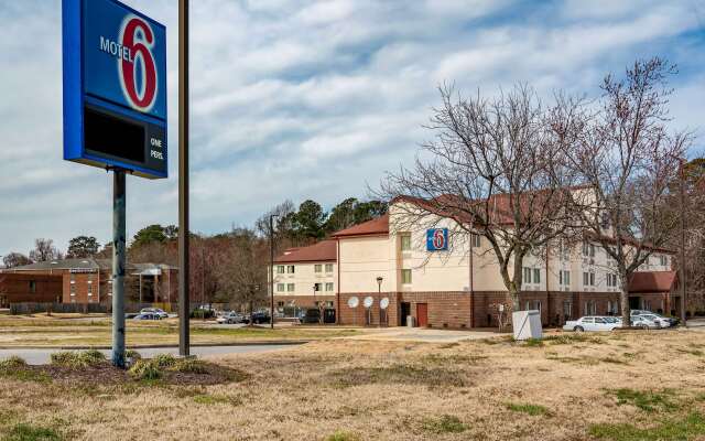 Motel 6 Rocky Mount, NC