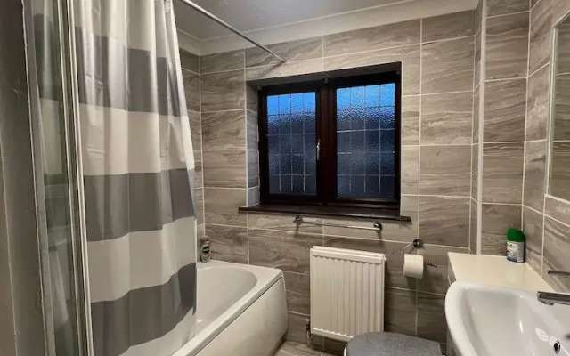 Charming Close Retreat in Grays