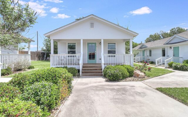 Coast Oaks Cottage 5 1 Bedroom Cottage by RedAwning