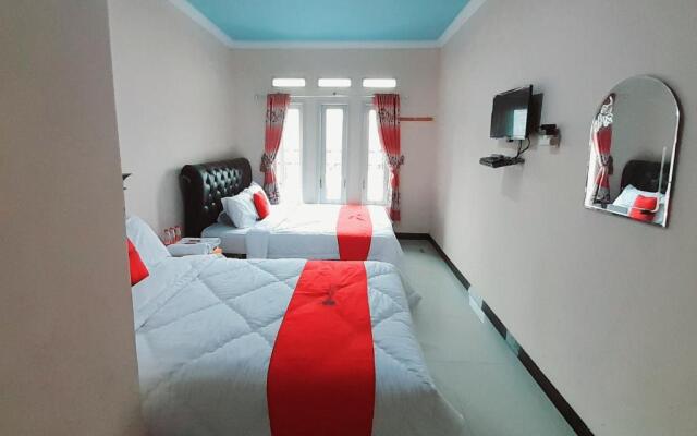 RedDoorz Syariah near Komplek Candi Arjuna Dieng 2