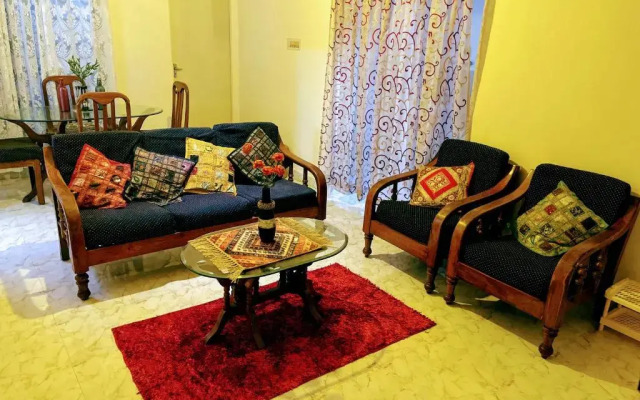 Artistic 2BHK in the downtown close to everything