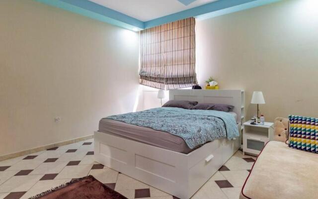 Cheerful 5-Bedroom Villa with Pool