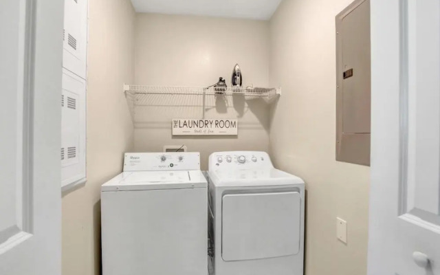 3097pequod 5 Bedroom Townhouse by RedAwning