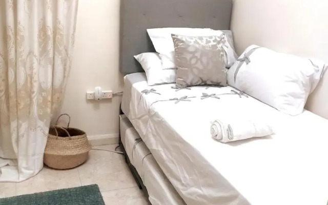 Best location 2 bed2 bath w/lift in town! (Kosher)