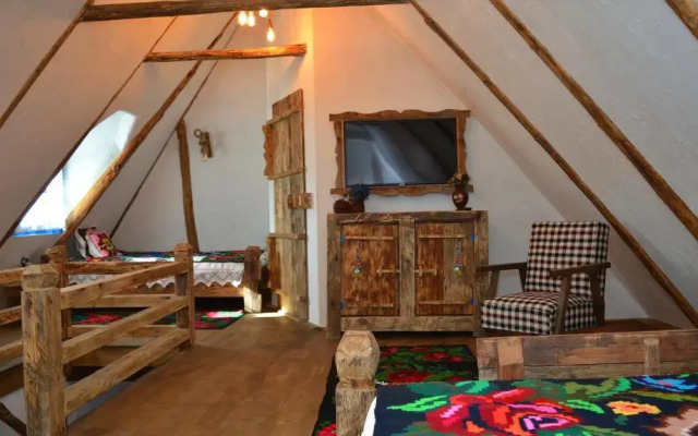 Casa Colț din Maramureș - Old Traditional House