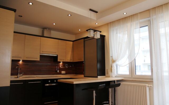 Apartament F&J 12