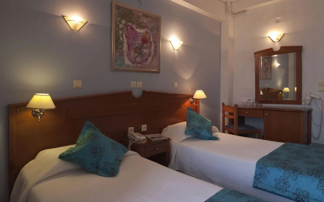 Hotel Triton