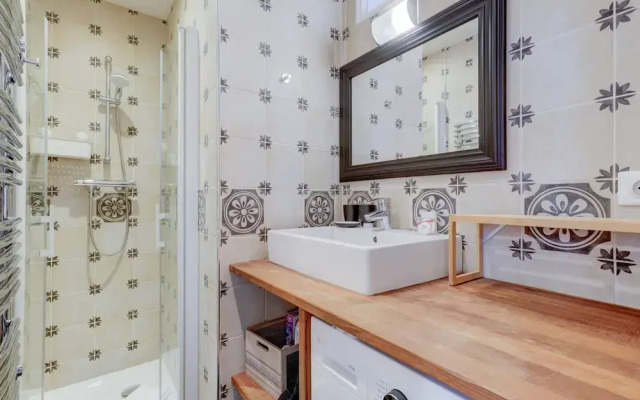 Athos I Stylish 1BR Home on the Rive Gauche