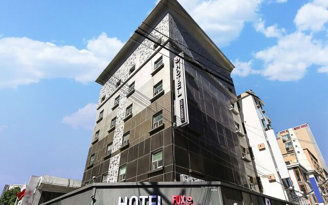 Fox avenue Hotel