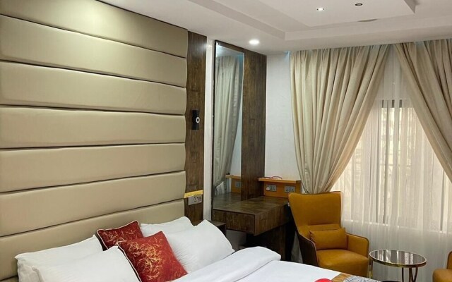 Super Luxurious 1-bed Apartment in Ikate