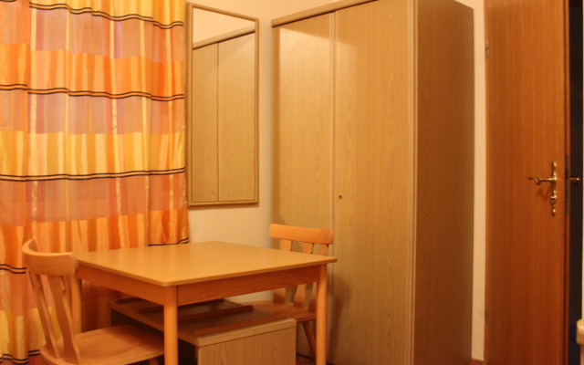 Angelis Pension - Restaurant zum grunen Baum