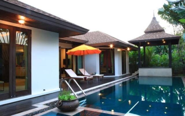 Phuket Ratchamaka Pool Villa