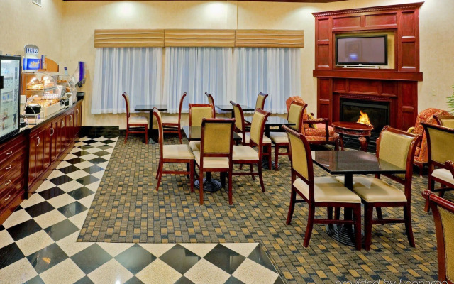 Holiday Inn Express and Suites Newton by IHG