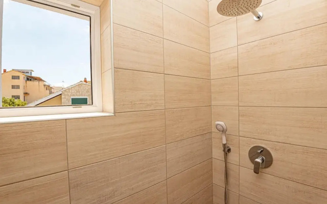 Nice Apartment in Brodarica With Wifi and 2 Bedrooms