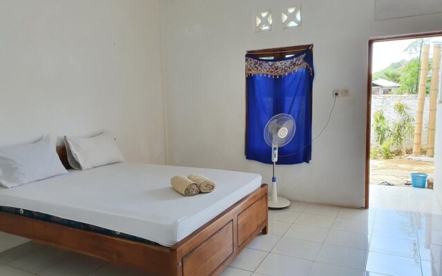 Flores One Love Homestay Hostel and Tours
