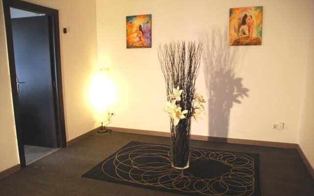La Casita Amarilla