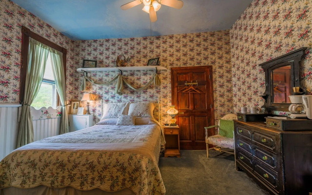 The Simmons-Bond Inn