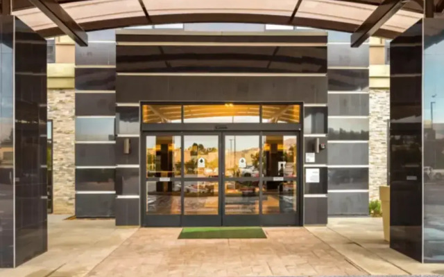 Holiday Inn & Suites Silicon Valley - Milpitas by IHG