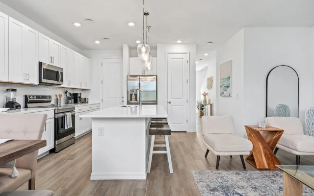 Lovely Townhome Sleeps 8 Eve101