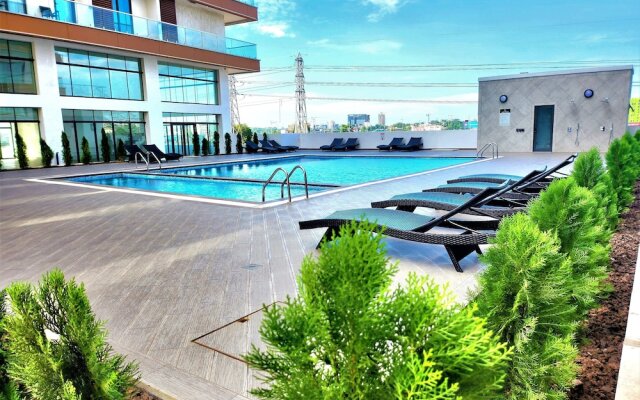 Elegant 2Bed Gem-5star Service-Pools-Gym