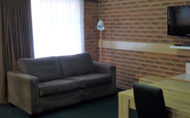 BEST WESTERN Colonial Motor Inn