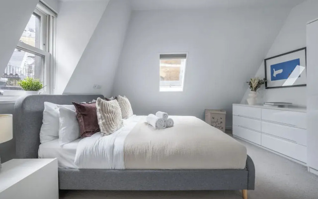 Chic 1BR Close to Tower & Thames