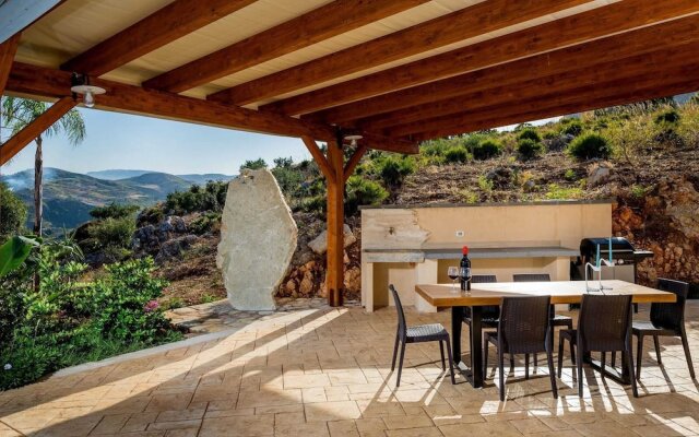 Villa in Sicily Near Guidaloca Bay