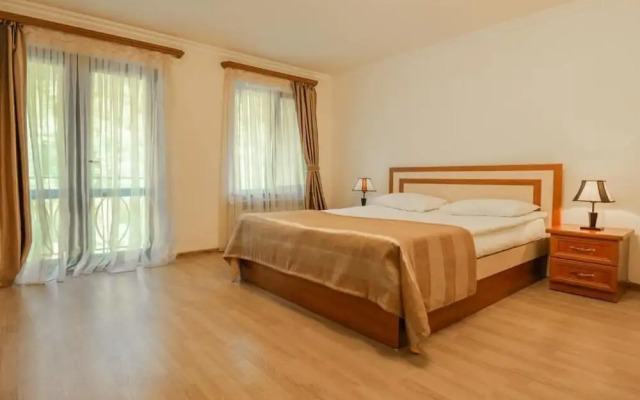 Red Hotel