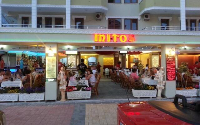 Mitos Apartment & Hotel