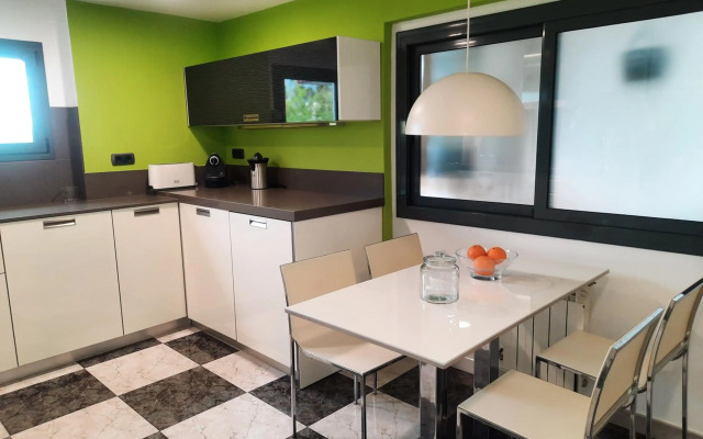 Bright near the beach & Barcelona - Apartment