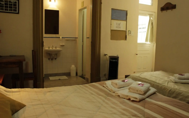 Sabatico Travelers Hostel & Guesthouse