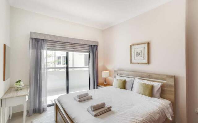 Spacious And Bright Apt In Marina Sleep 6