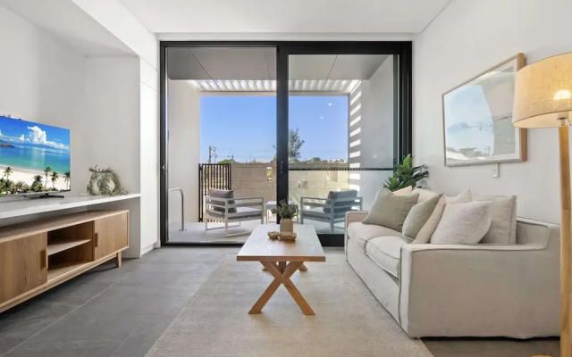 Chic Ground-floor Studio Near Local Cafes