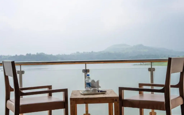 Shvas Island Resort