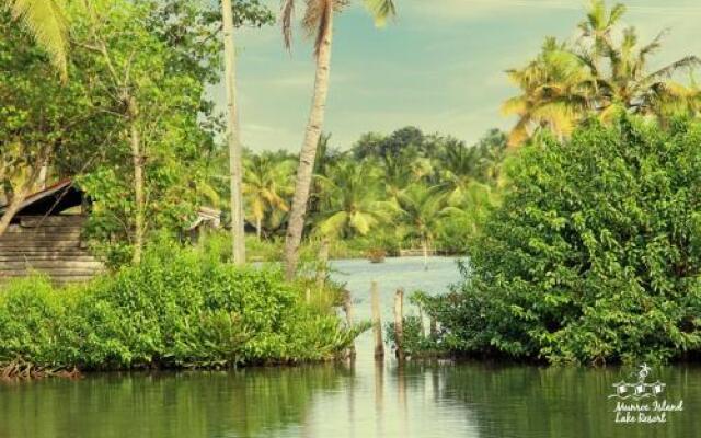 Munroe Island Lake Resorts
