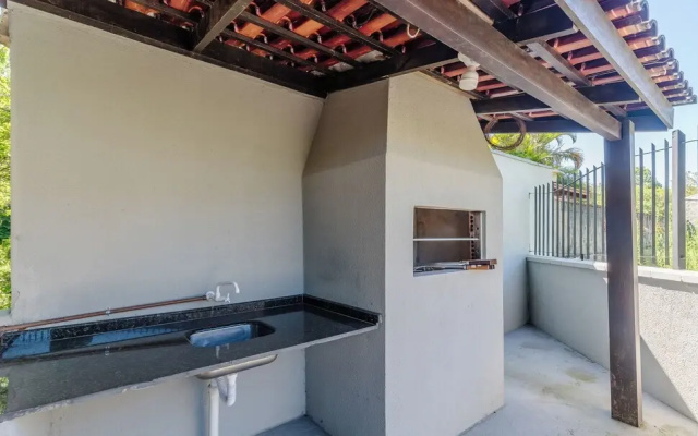 3BR Home w/ BBQ 140m From the Beach Rae0126