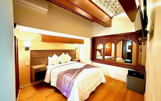 Suites Del Jardin Principal