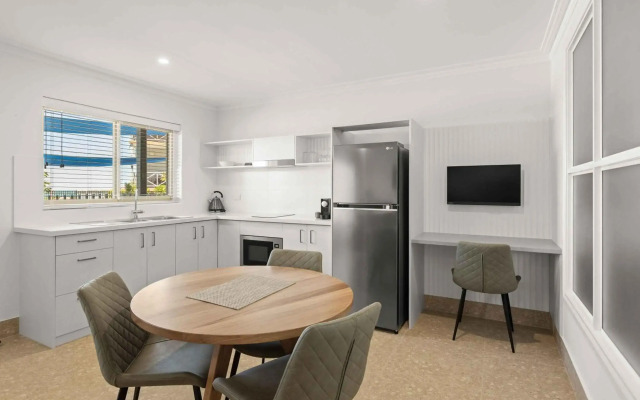 Moonlight Bay Suites