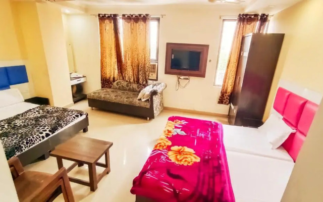 OYO 10318 Hotel Sukhman Residency