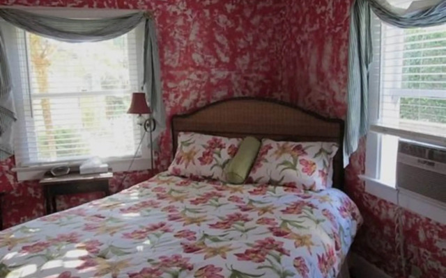 Secret Garden Inn and Cottages