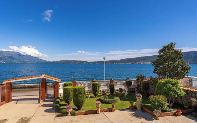 Seafront Haven Darka