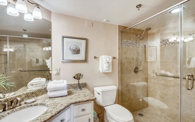 Inlet Reef 310 2 Bedroom Condo by RedAwning