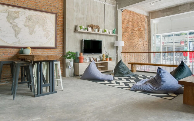 RedDoorz Hostel near Malang Train Station 2