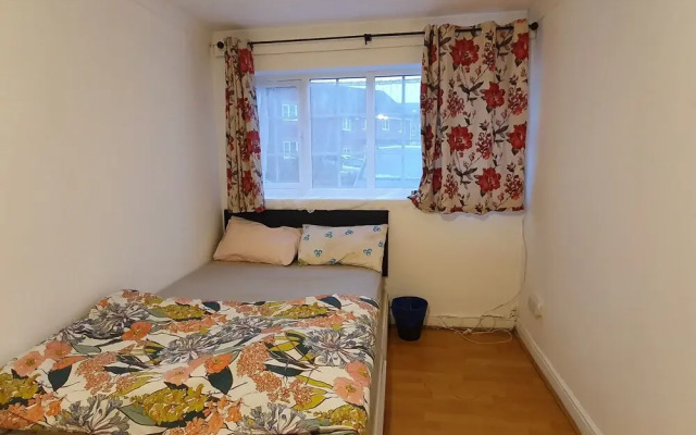 9 Cobb Close Holiday House