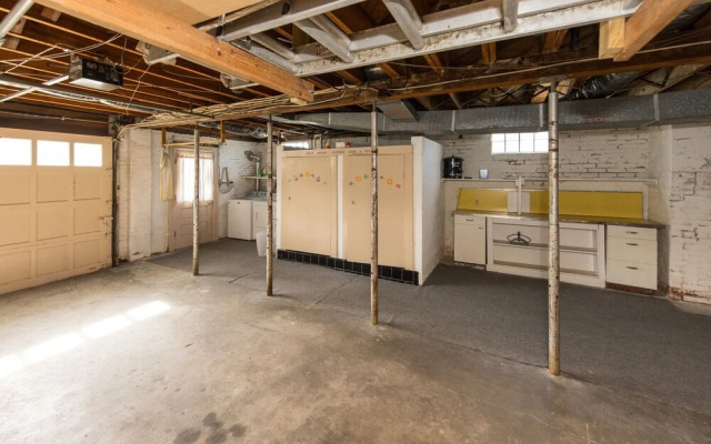 Harshaw Beach House 6 Bedroom Home by Redawning