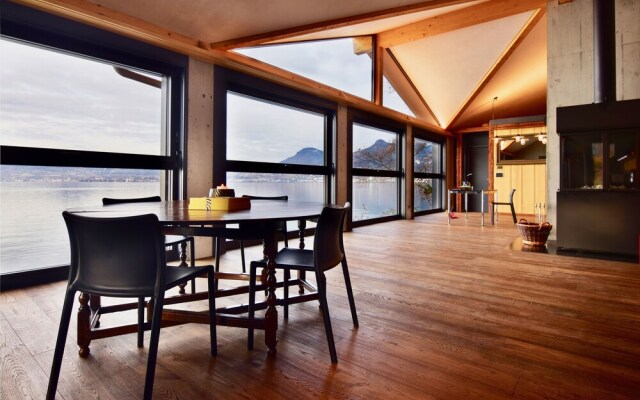 NEW 3BD Luxury Villa on the Geneva Lake