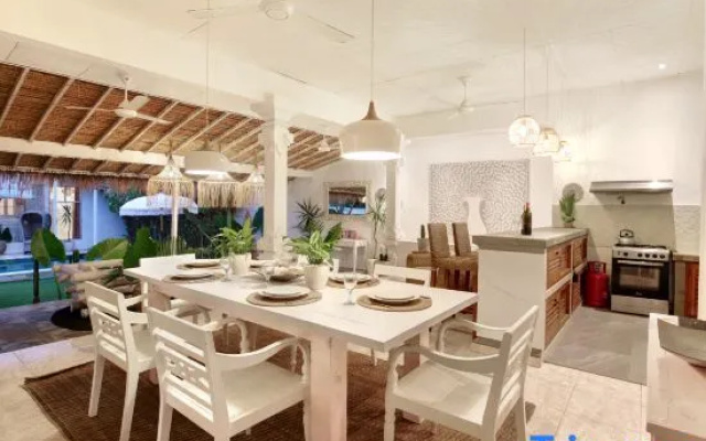 Affordable 4BR Villa | Seminyak-Canggu Border — 2-star hotel in Kerobokan Kelod