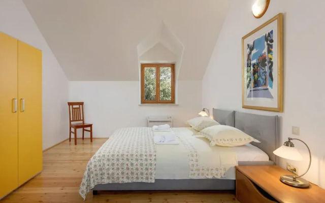 Charming Villa With Swimming Pool